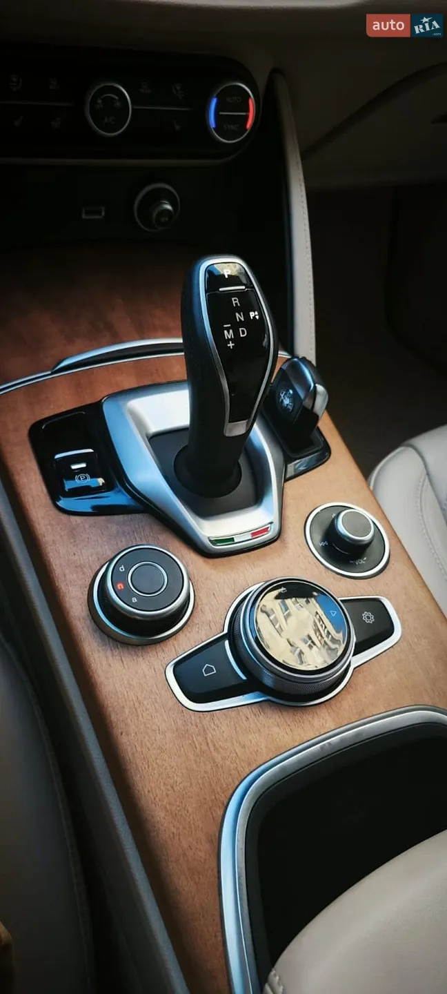 2021 Alfa Romeo Stelvio - мініатюра 14