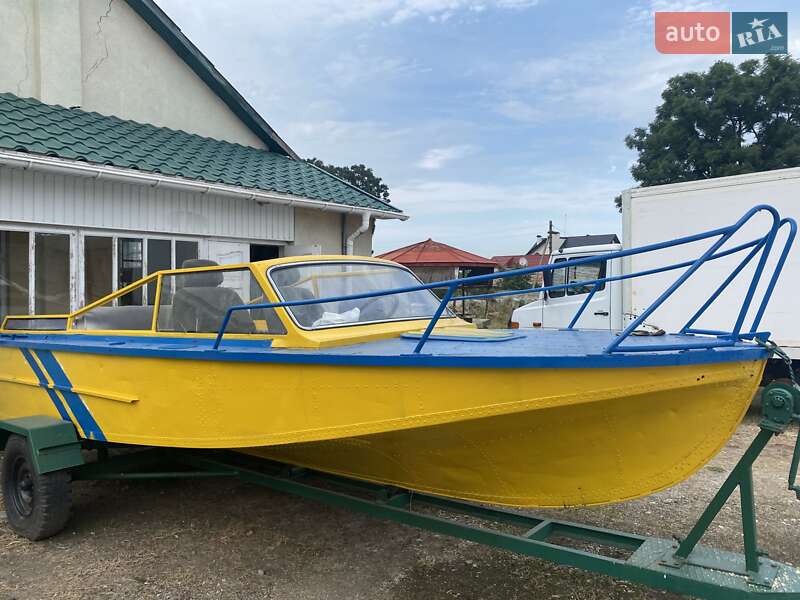 Катер Амур 3 1981 в Городенке