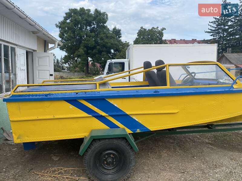 Катер Амур 3 1981 в Городенке