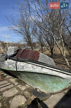 Катер Амур Д 1994 в Запорожье