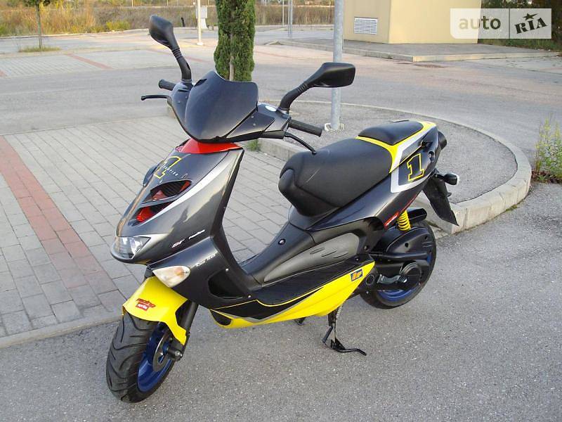 Фото скутера aprilia