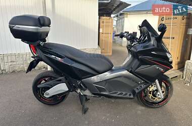 Макси-скутер Aprilia SRV 2014 в Мукачево