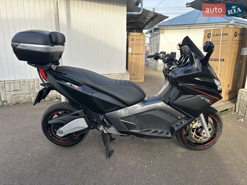 Макси-скутер Aprilia SRV 2014 в Мукачево