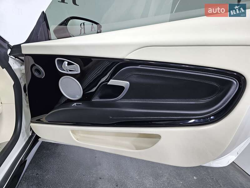 Купе Aston Martin DB11 2018 в Киеве