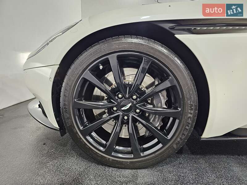 Купе Aston Martin DB11 2018 в Киеве