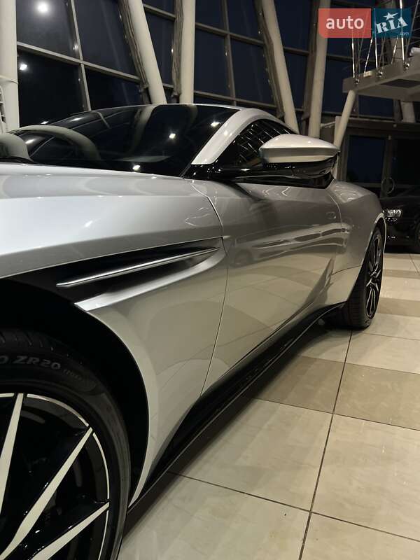 Купе Aston Martin DB11 2018 в Киеве