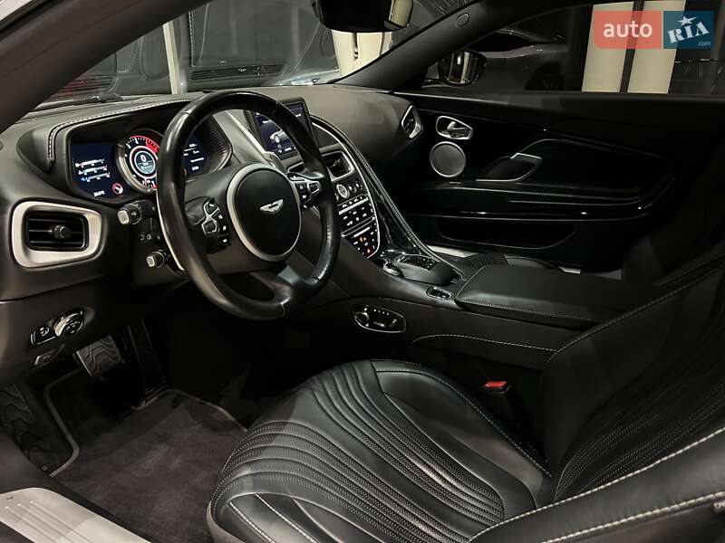 Купе Aston Martin DB11 2018 в Киеве