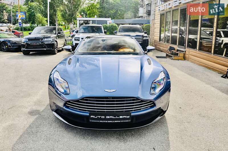 Купе Aston Martin DB11 2017 в Киеве