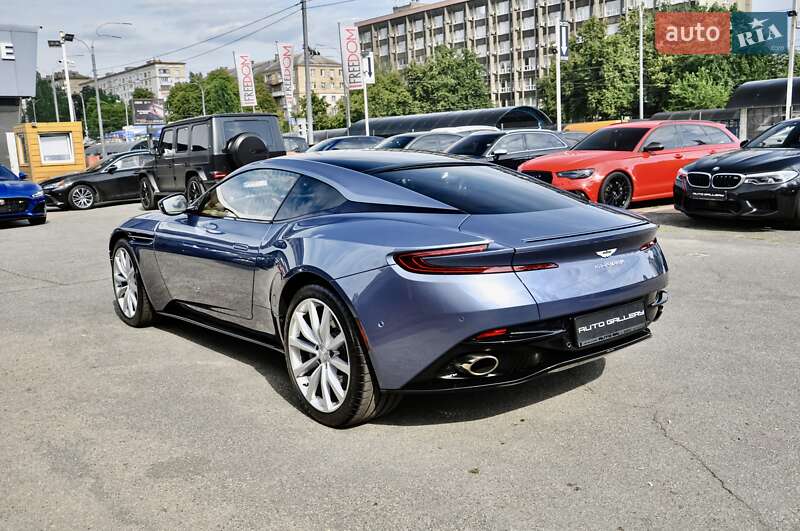Купе Aston Martin DB11 2017 в Киеве