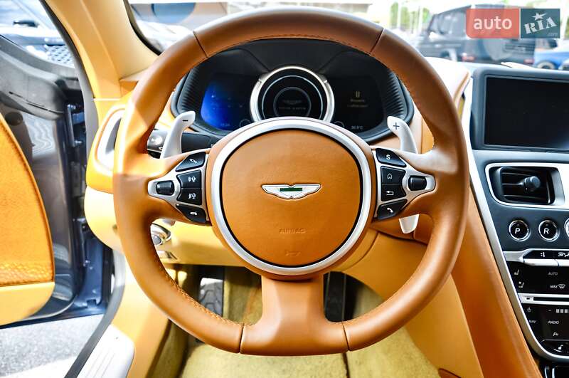 Купе Aston Martin DB11 2017 в Киеве