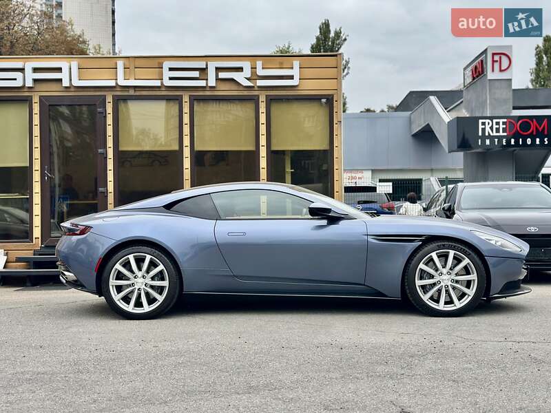 Купе Aston Martin DB11 2017 в Києві