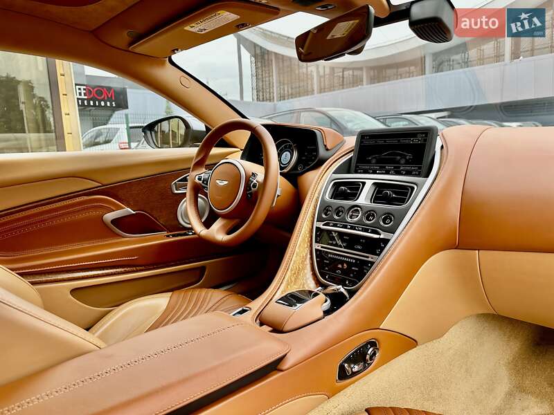 Купе Aston Martin DB11 2017 в Києві