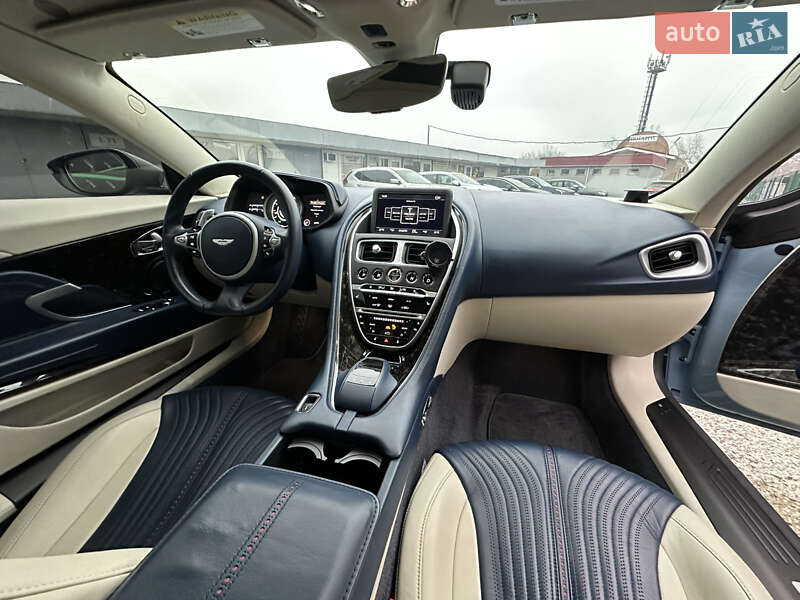 Купе Aston Martin DB11 2016 в Киеве