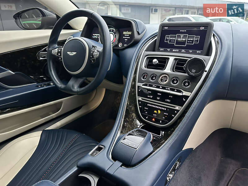Купе Aston Martin DB11 2016 в Киеве