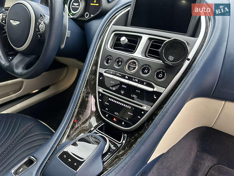Купе Aston Martin DB11 2016 в Киеве