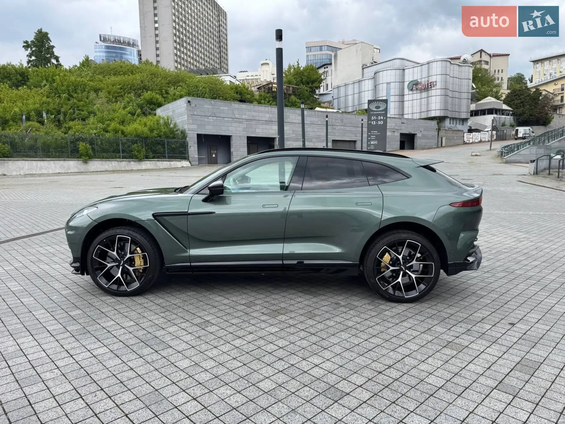 2024 Aston Martin DBX - мініатюра 4