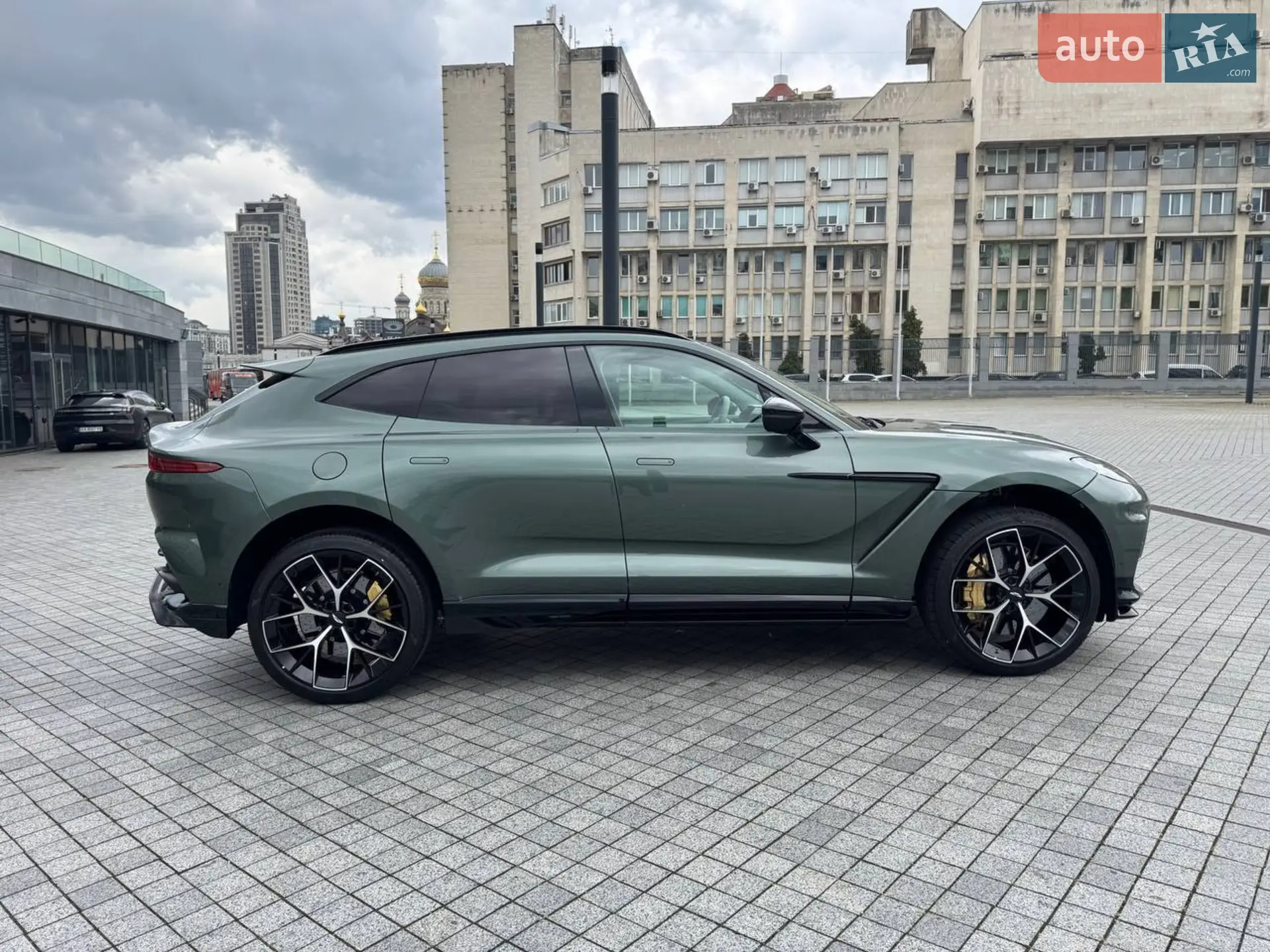 2024 Aston Martin DBX - мініатюра 8