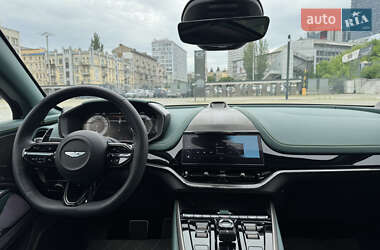 Позашляховик / Кросовер Aston Martin DBX 707 2025 в 