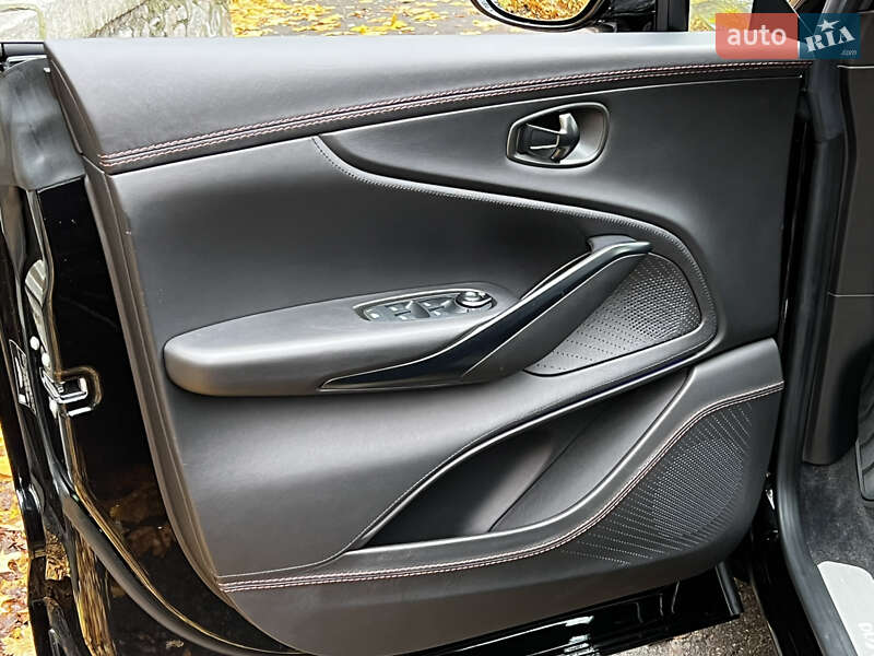 Внедорожник / Кроссовер Aston Martin DBX 2021 в Киеве