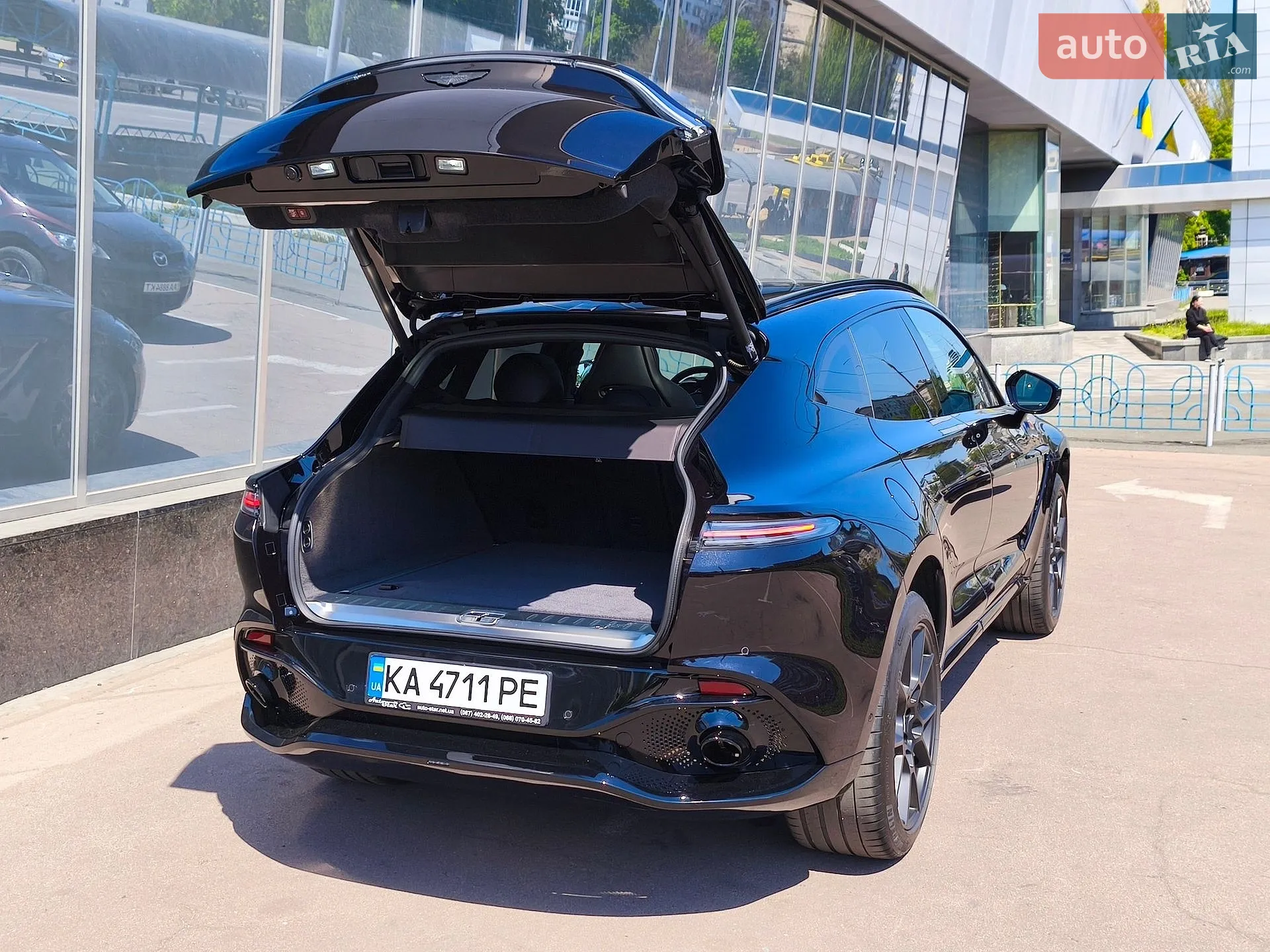 2021 Aston Martin DBX - мініатюра 9