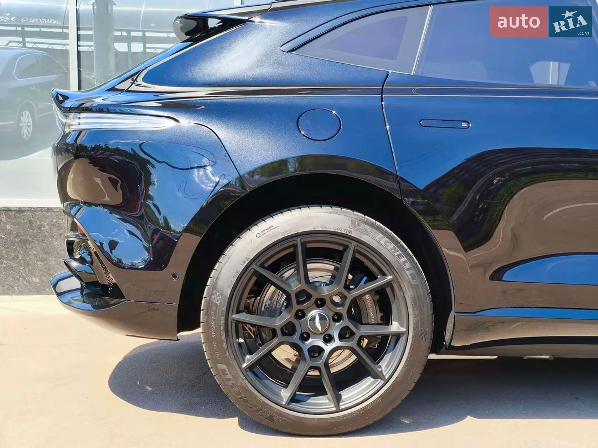 2021 Aston Martin DBX - мініатюра 14