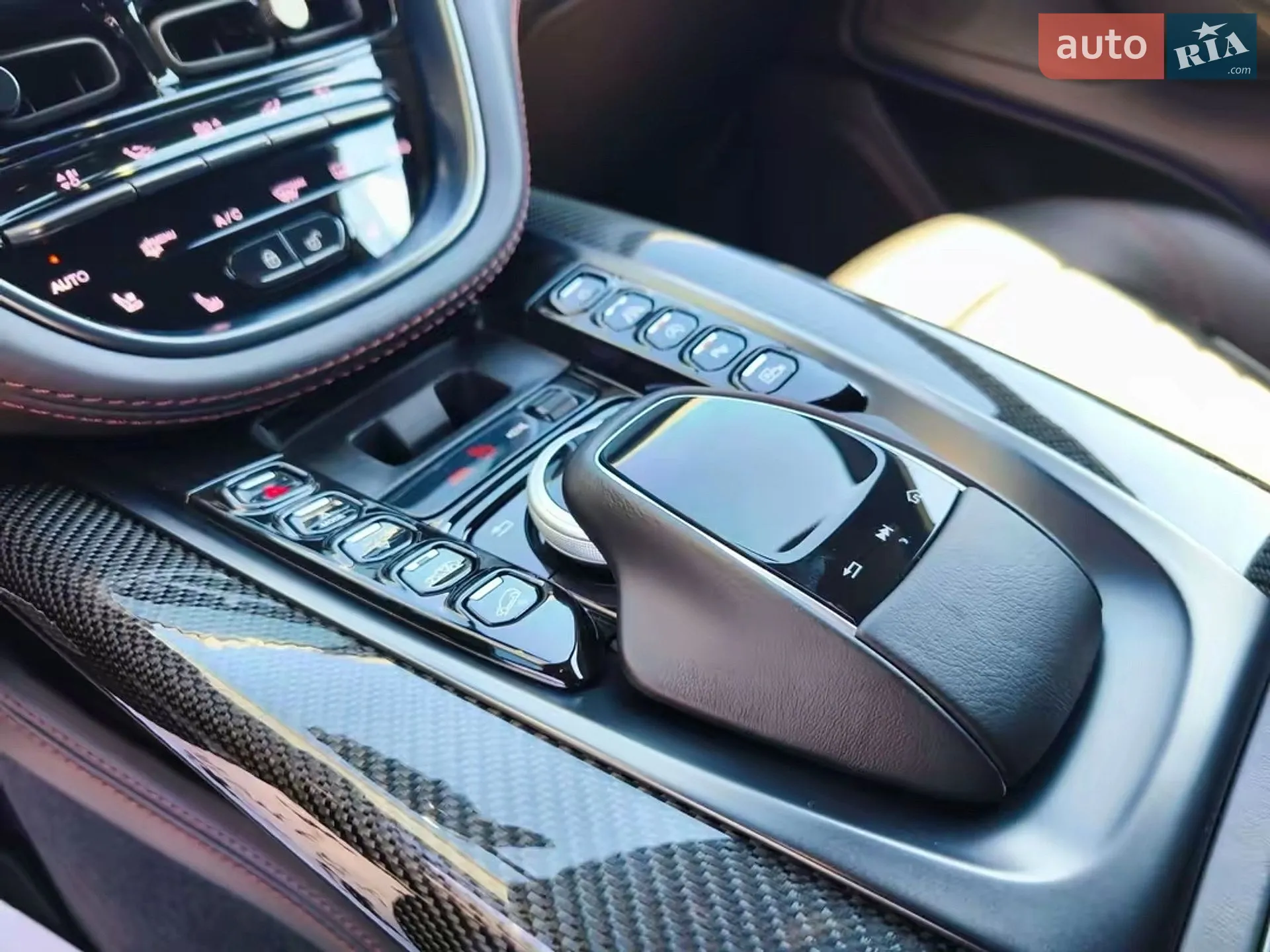 2021 Aston Martin DBX - мініатюра 24