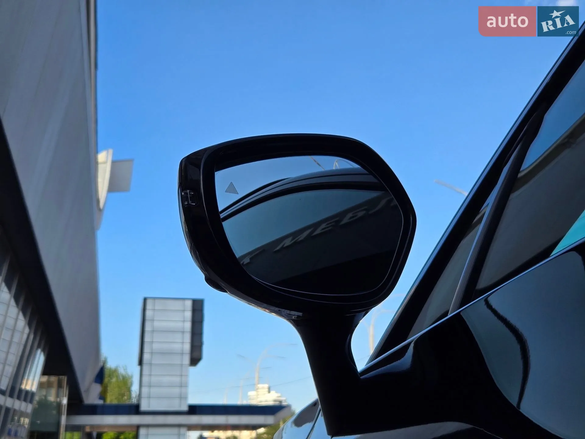 2021 Aston Martin DBX - мініатюра 15