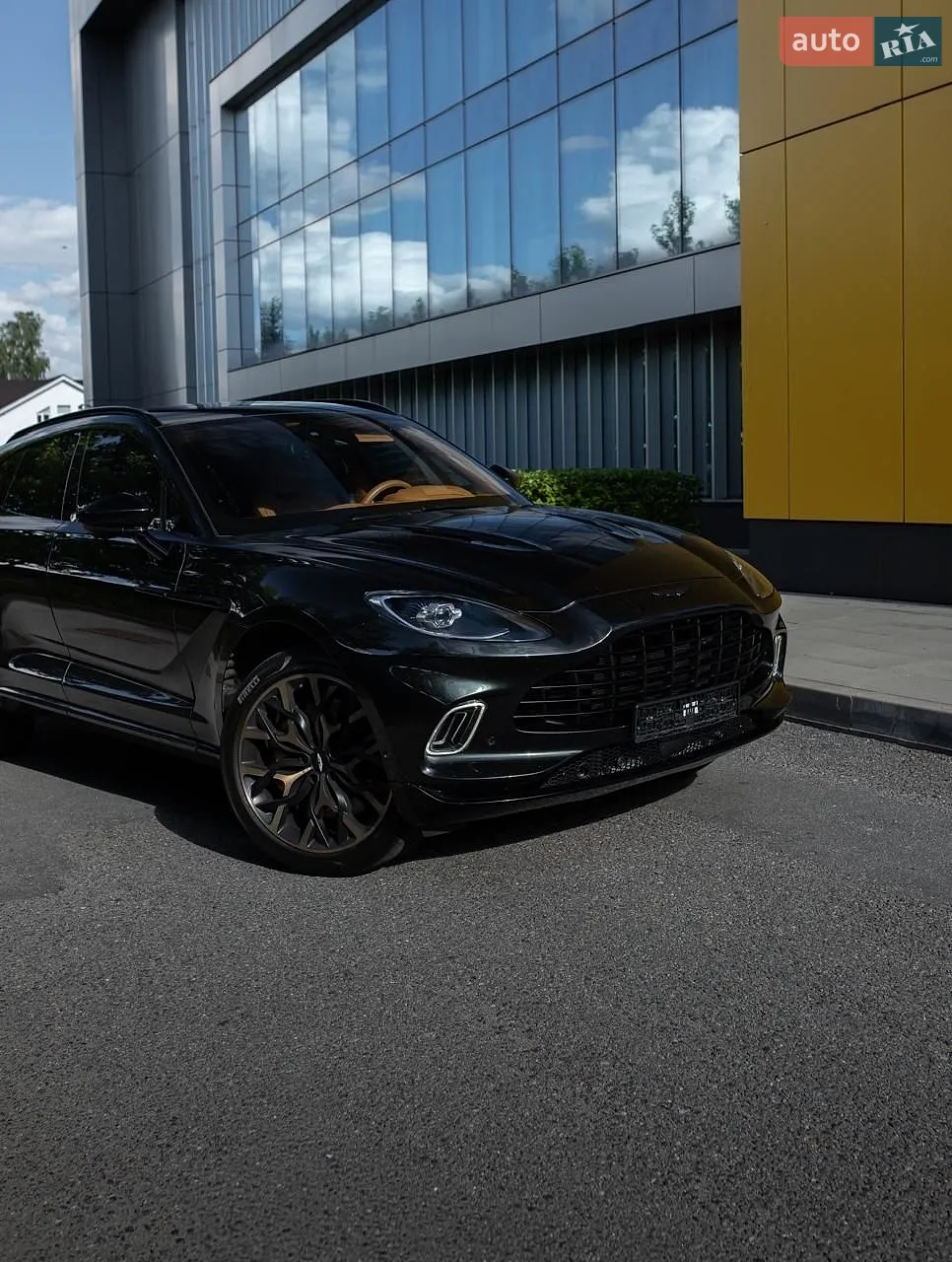 2022 Aston Martin DBX - мініатюра 3
