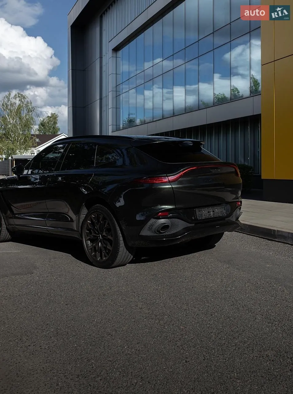 2022 Aston Martin DBX - мініатюра 8