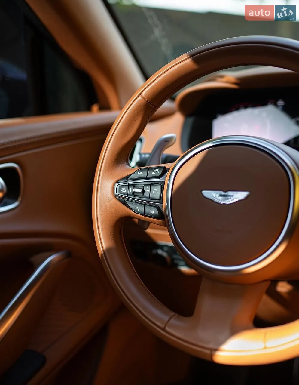 2022 Aston Martin DBX - мініатюра 18