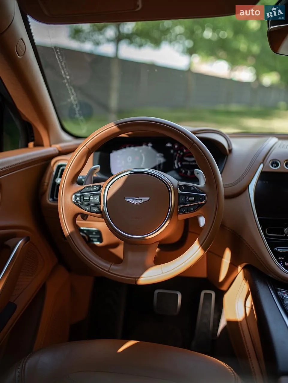2022 Aston Martin DBX - мініатюра 22