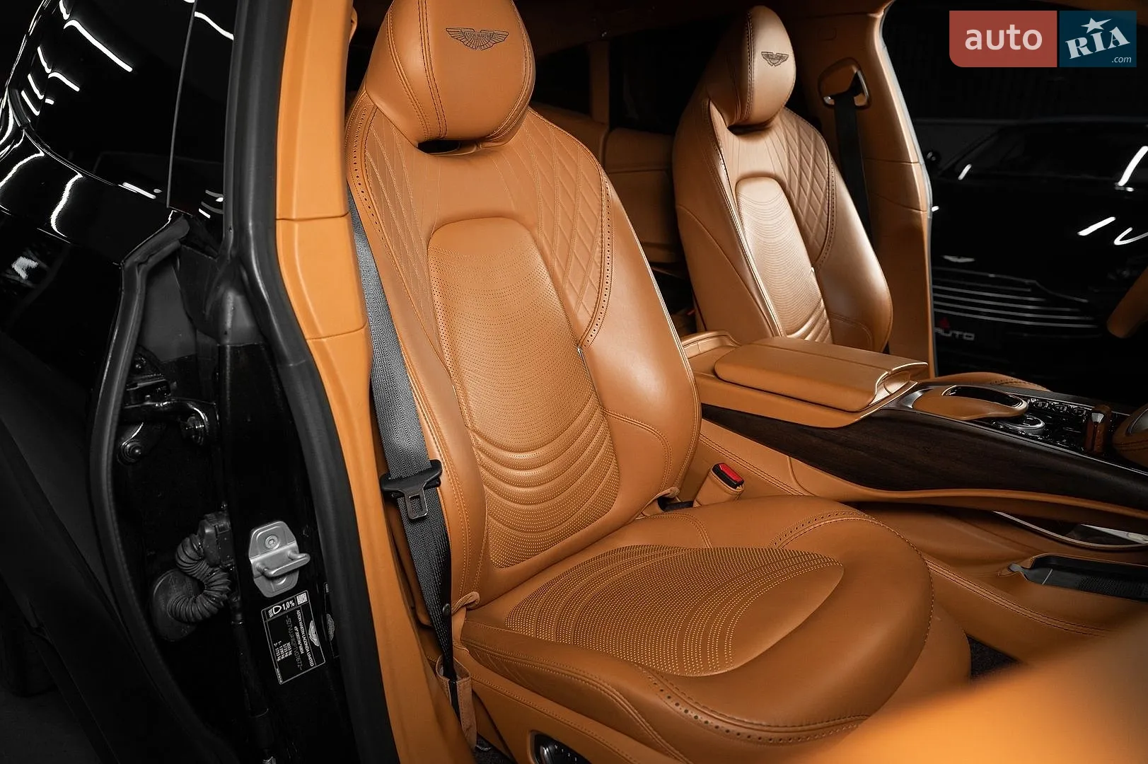 2022 Aston Martin DBX - мініатюра 23