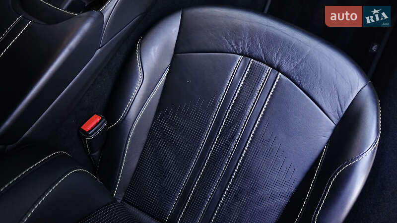 Купе Aston Martin Vantage 2018 в Львові