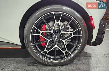 Купе Aston Martin Vantage 2021 в 