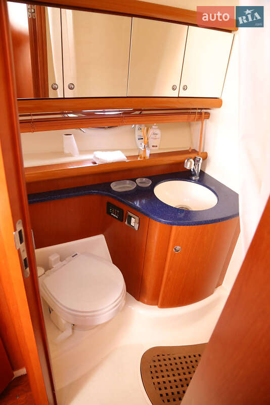 Моторная яхта Atlantis 425 2008 в Киеве фото 31 Моторная яхта Atlantis 425 2008 в Киеве