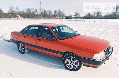 Седан Audi 100 1989 в Миргороде