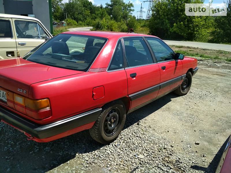 Седан Audi 100 1988 в Києві