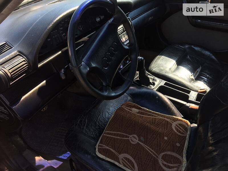 Седан Audi 100 1993 в Вижниці