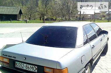 Седан Audi 100 1985 в Косове