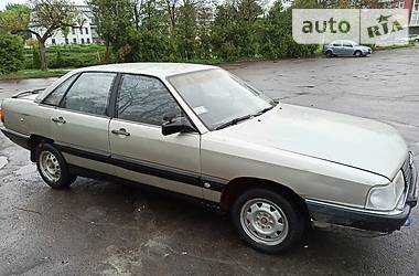 Седан Audi 100 1984 в 