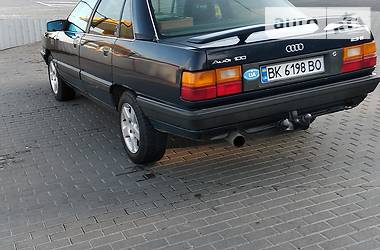 Седан Audi 100 1989 в Ровно