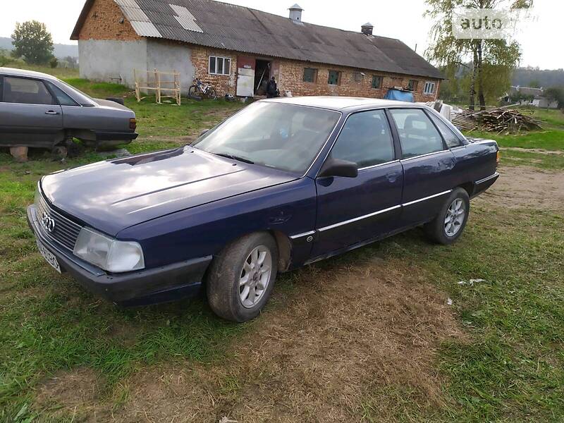 Седан Audi 100 1987 в Чорткове