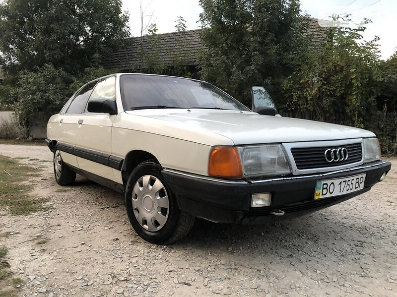 Седан Audi 100 1990 в Чорткове