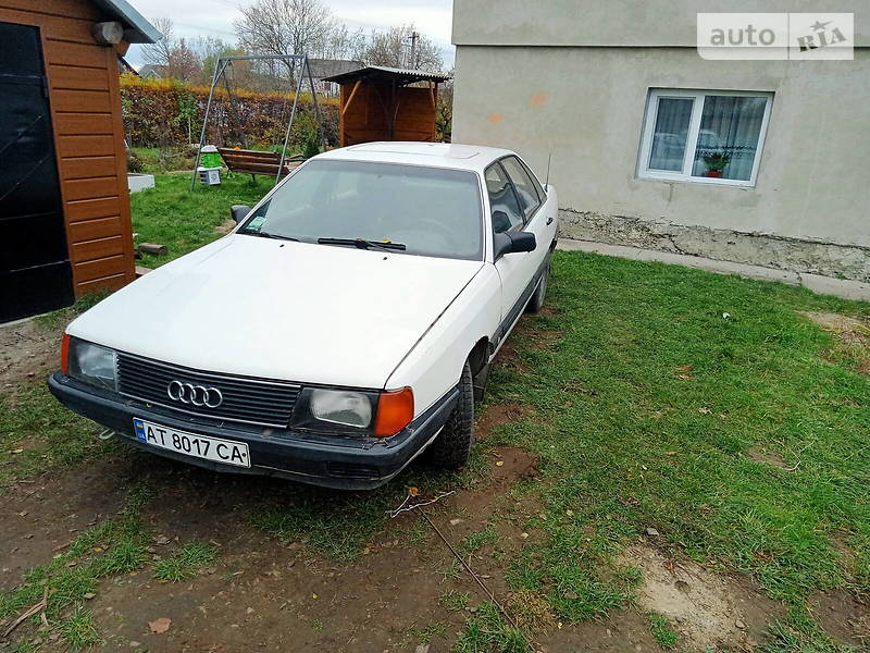Седан Audi 100 1987 в Тысменице