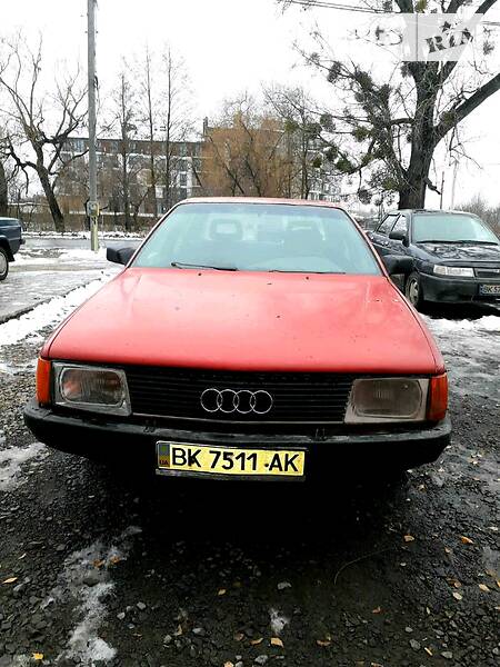 Седан Audi 100 1990 в Сарнах