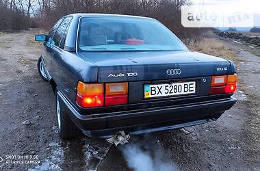 Седан Audi 100 1989 в Глыбокой