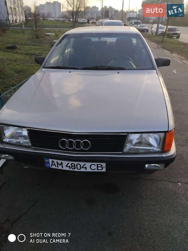 Седан Audi 100 1986 в Киеве