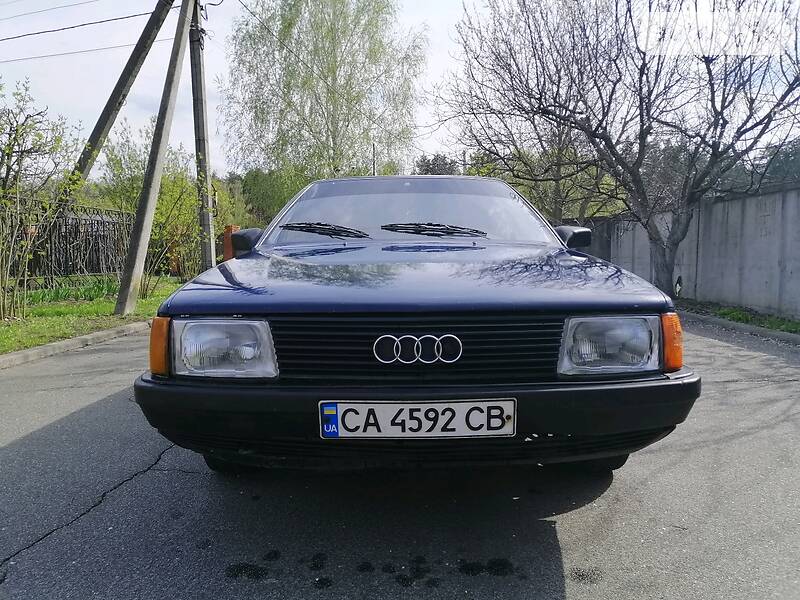 Седан Audi 100 1986 в Киеве
