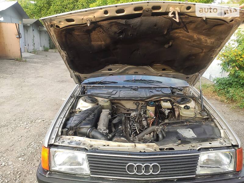 Седан Audi 100 1986 в Ивано-Франковске
