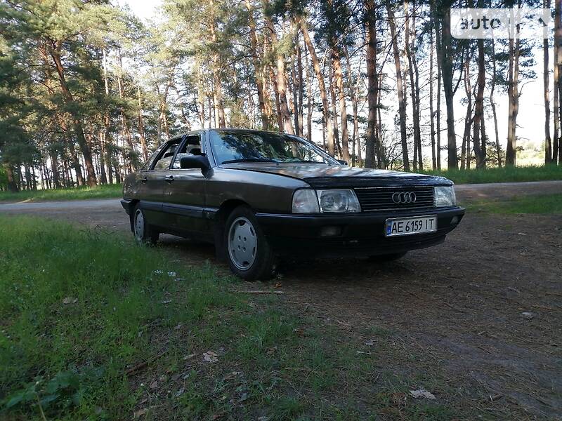 Audi 100 1983